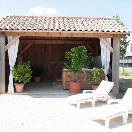 Bed & Breakfast La Ferme De La Croix - D'hotes Avec Jacuzzi, Calme, Et Authenticite 3*