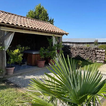 D'hôtes La Ferme De La Croix. Alojamento de Acomodação e Pequeno-almoço