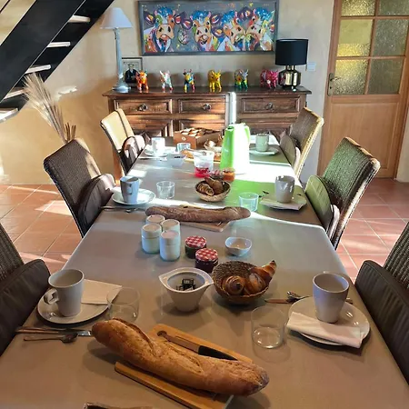 Alojamento de Acomodação e Pequeno-almoço D'hôtes La Ferme De La Croix. 3*