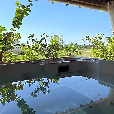 Nocleg ze śniadaniem La Ferme De La Croix - D'hotes Avec Jacuzzi, Calme, Et Authenticite