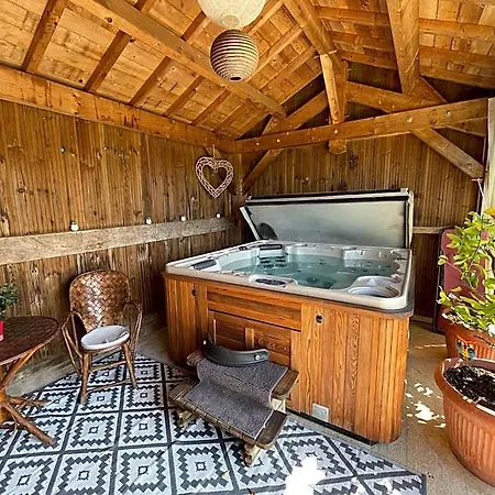 La Ferme De La Croix - D'hotes Avec Jacuzzi, Calme, Et Authenticite 3*
